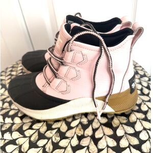 🌸 Sorel Out N About III Classic Waterproof Boots Pink - Size 6 🌸